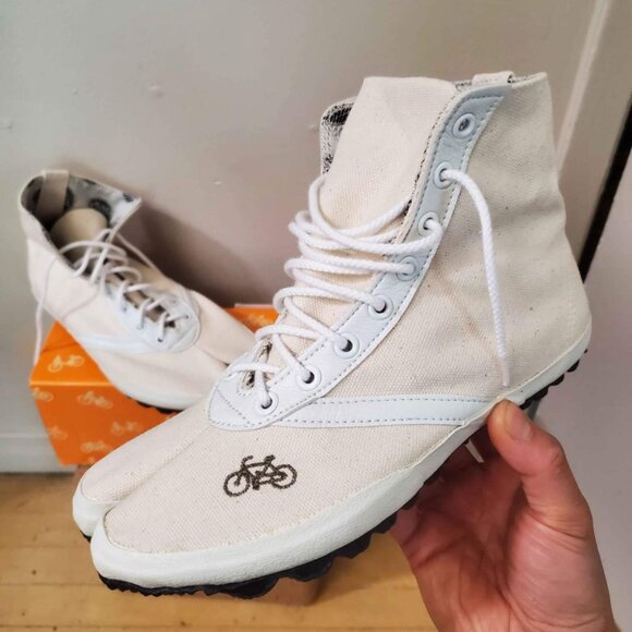 BNIB - Unisex Tabi Canvas Lace-Up High-Top Shoes - Picture 2 of 6